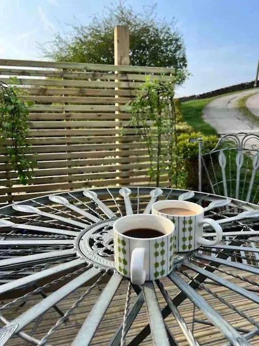 Sunny Luxurious 2 Bedroom Holiday Cottage Embsay 0*,