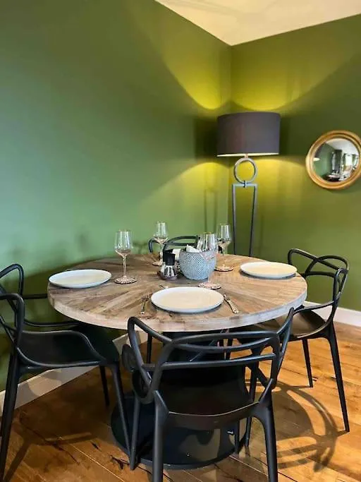 Sunny Luxurious 2 Bedroom Holiday Cottage Embsay